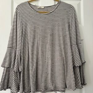 Women's Gray & White Striped Ruffle Sleeve Top